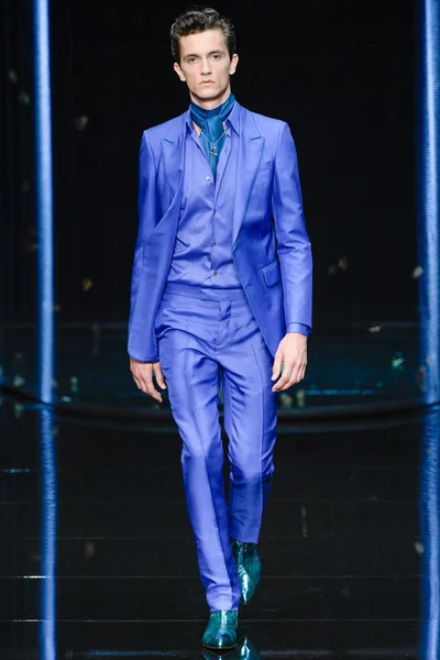Look 18